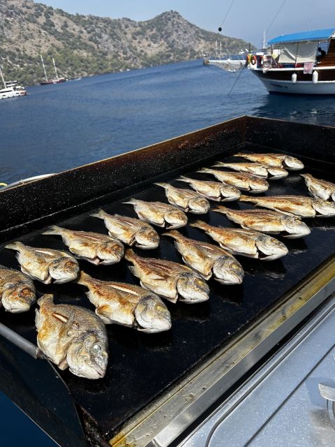 Gocek: Yacht Trip and 12 Island Full-Day Tour with Lunch - Hamam Bay: lunch beside Byzantine remains