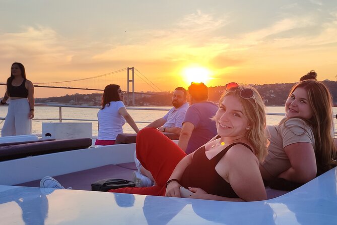 Guided Bosphorus Sunset Cruise on Luxurious Yacht - Small Group Cruise - Beylerbeyi Palace and the Asian shore