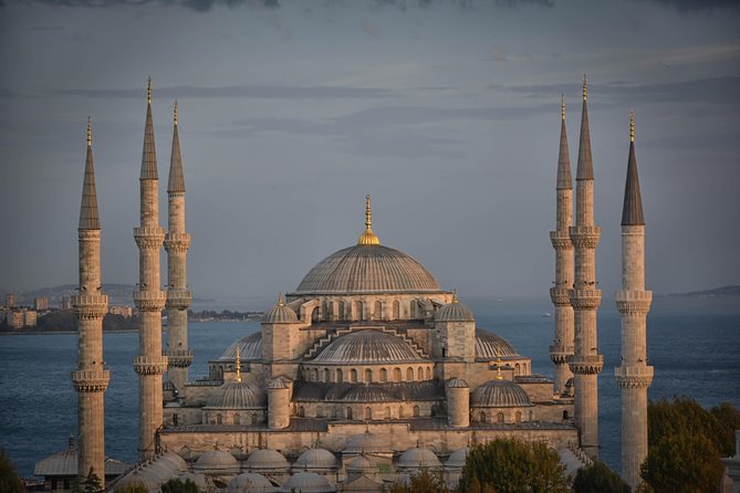 Guided Hagia Sofia, Blue mosque, Basilica Cistern skip lines tour - The optional carpet visit in a 500-year-old caravanserai