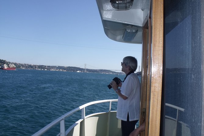 Half-Day Bosphorus Cruise to Black Sea from Istanbul with Lunch - Guide service, group size, and the practical weak points