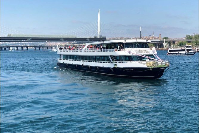 Istanbul Afternoon Bosphorus Cruise with Asian Side Stop - Palaces, mosques, and bridges along the strait