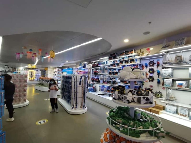 Istanbul: Aquarium Ticket and Round Trip Shuttle from Taksim - Following the 1.2-Kilometer Geographic Route