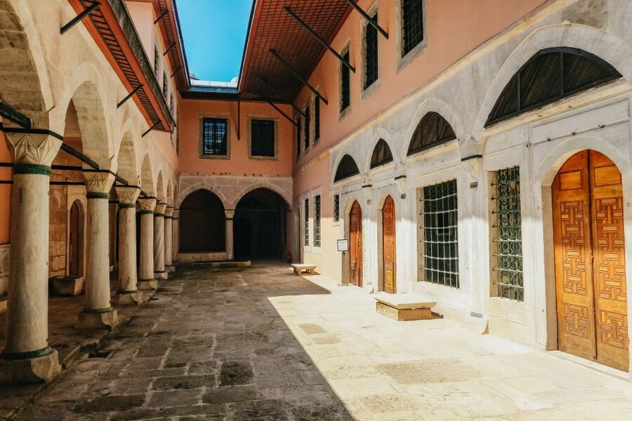 Istanbul: Best of the City 1, 2 or 3-Day Private Guided Tour - Day two: the Bosphorus, Dolmabahce, and modern Istanbul