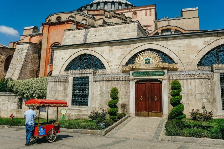 Istanbul: Best of the City 1, 2 or 3-Day Private Guided Tour - What the guides add to the experience