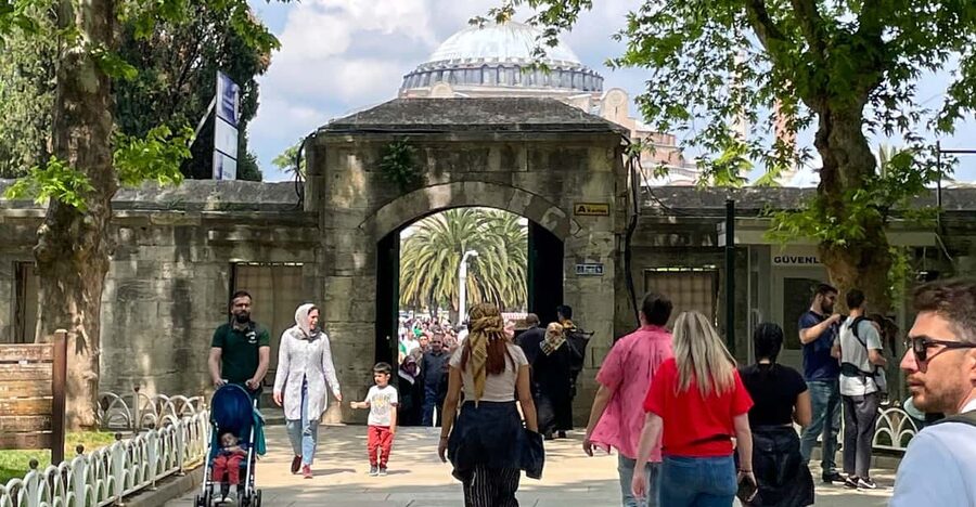 Istanbul: Blue Mosque, Basilica Cistern, & Hagia Sophia Tour - The Blue Mosque and its long security line