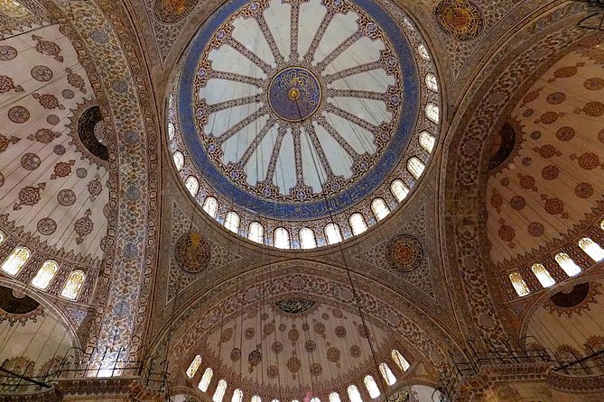 Istanbul: Blue Mosque & Hagia Sophia Small-Group Tour with ticket - How the small group affects the experience