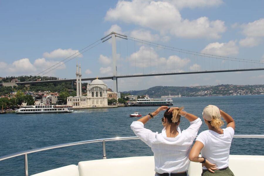 Istanbul: Bosphorus and Black Sea Cruise with Lunch - Arnavutkoy, Bebek, and the bridges