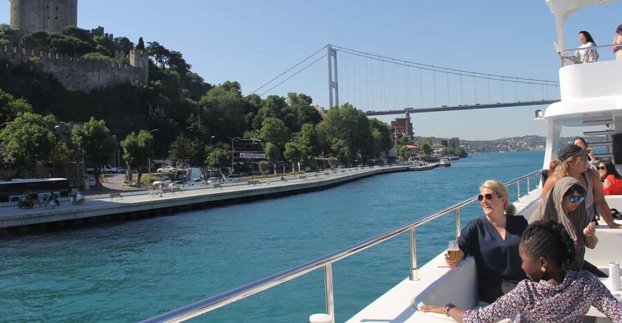 Istanbul: Bosphorus and Black Sea Cruise with Lunch - Starting at Kabatas and finding the boat