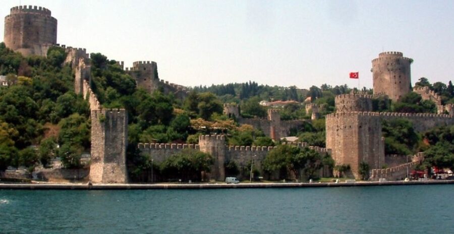 Istanbul: Bosphorus And Golden Horn Morning or Sunset Cruise - The Maiden’s Tower and the return toward Topkapi