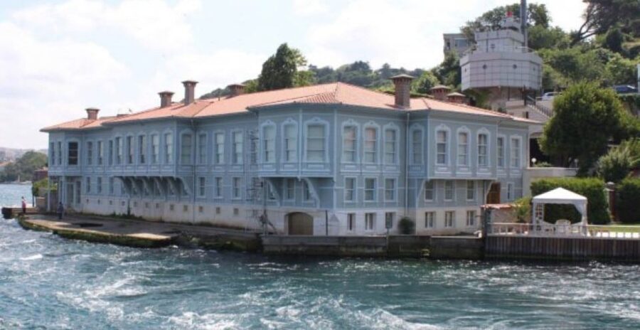 Istanbul: Bosphorus And Golden Horn Morning or Sunset Cruise - Dolmabahçe and the European Bosphorus shore
