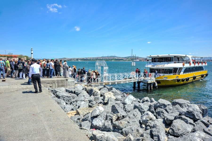 Istanbul: Bosphorus Cruise w/Audio Guide and Sunset Option - What the boat is like during the two hours