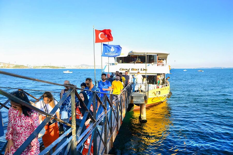Istanbul: Bosphorus Cruise w/Audio Guide and Sunset Option - Golden Horn views and Galata Tower
