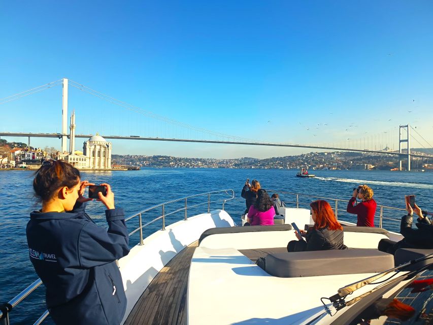 Istanbul: Bosphorus Cruise with Stopover on the Asian Side - Dolmabahçe Palace and the European shoreline