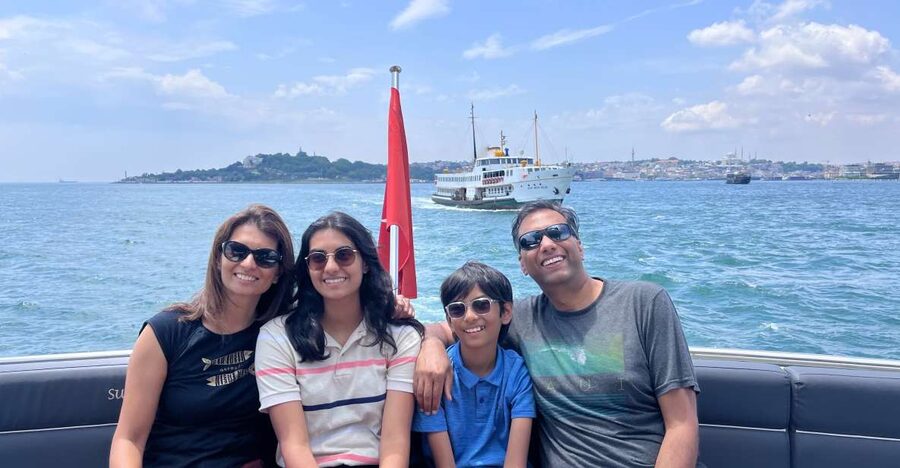 Istanbul: Bosphorus Cruise with Stopover on the Asian Side - Boarding at Dolmabahçe Mosque