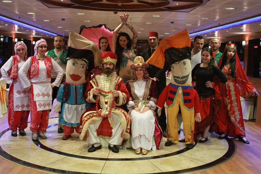 Istanbul: Bosphorus Dinner Cruise Incl. Drinks with Transfer - Turkish dancing, music, and the late-night party