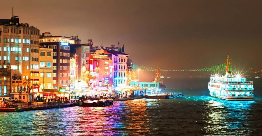 Istanbul: Bosphorus Dinner Cruise Incl. Drinks with Transfer - The Bosphorus route, from Dolmabahçe to Beylerbeyi