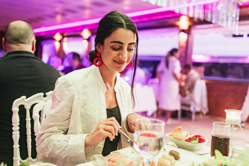 Istanbul: Bosphorus Dinner Cruise & Show with Private Table - Drinks and the Difference Between Ticket Options