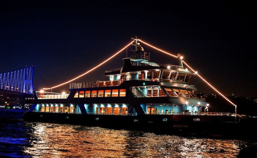 Istanbul: Bosphorus Dinner Cruise w/ Drinks & Entertainment - Dolmabahçe Palace and Çırağan Palace