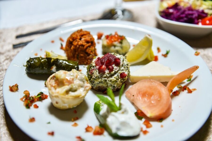 Istanbul: Bosphorus Dinner Cruise w/ Drinks & Entertainment - Beylerbeyi Palace and the Asian side