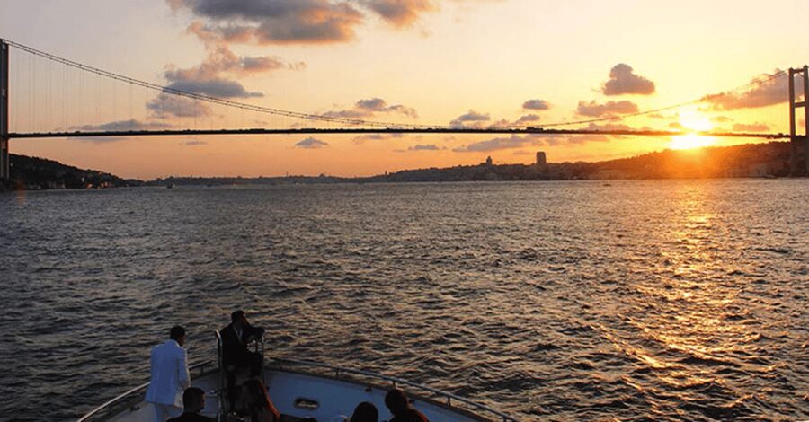 Istanbul: Bosphorus Dinner Cruise with Private Table & Show - Waterfront sights to watch for