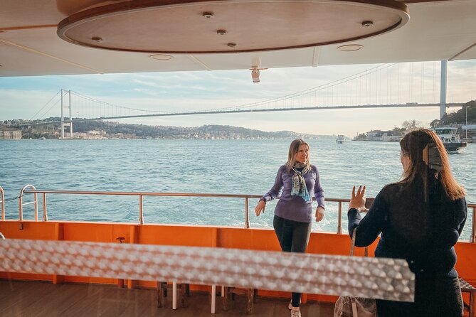 Istanbul: Bosphorus Dinner Cruise with Turkish Night Show - Why an evening on the Bosphorus works so well