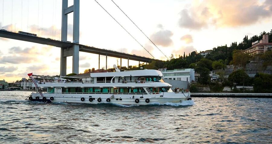 Istanbul: Bosphorus & Golden Horn Cruise Daytime or Sunset - The Golden Horn gives you a different first view