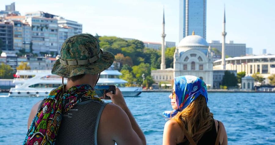 Istanbul: Bosphorus & Golden Horn Cruise Daytime or Sunset - Sailing between Europe and Asia on the Bosphorus