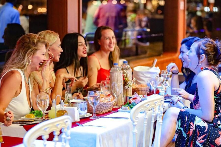 Istanbul: Bosphorus Night Dinner Cruise with Private Table - Why a night on the Bosphorus works so well