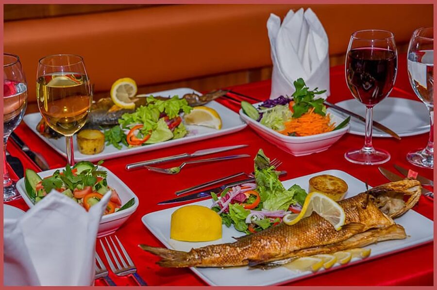 Istanbul: Bosphorus Night Dinner Cruise with Private Table - The drink options need a careful look