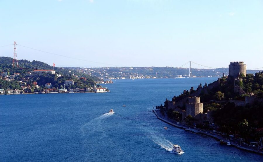 Istanbul: Bosphorus Sightseeing Boat Tour with Guide - Timing, cancellations, and practical planning