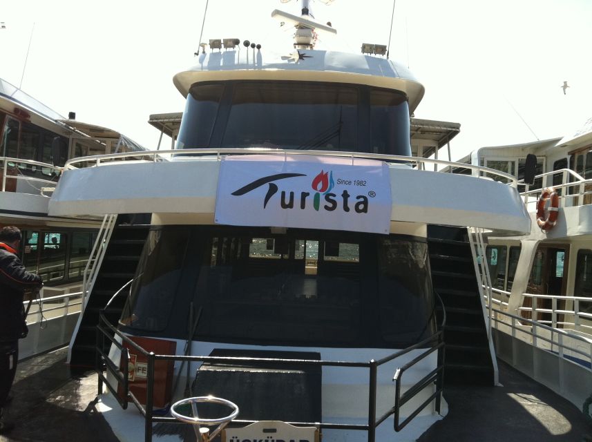 Istanbul: Bosphorus Sightseeing Boat Tour with Guide - What the guide adds to the ride