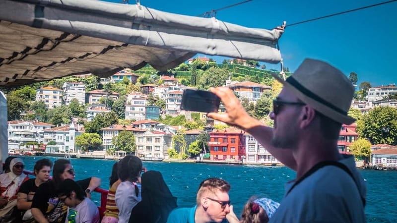 Istanbul: Bosphorus Sightseeing Cruise Tour with Audio Guide - The Asian shore: palaces, schools, and old neighborhoods