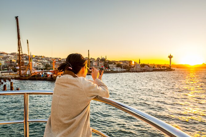 Istanbul Bosphorus Sightseeing Cruise with Audio Guide - Rumeli Fortress and the fall of Constantinople