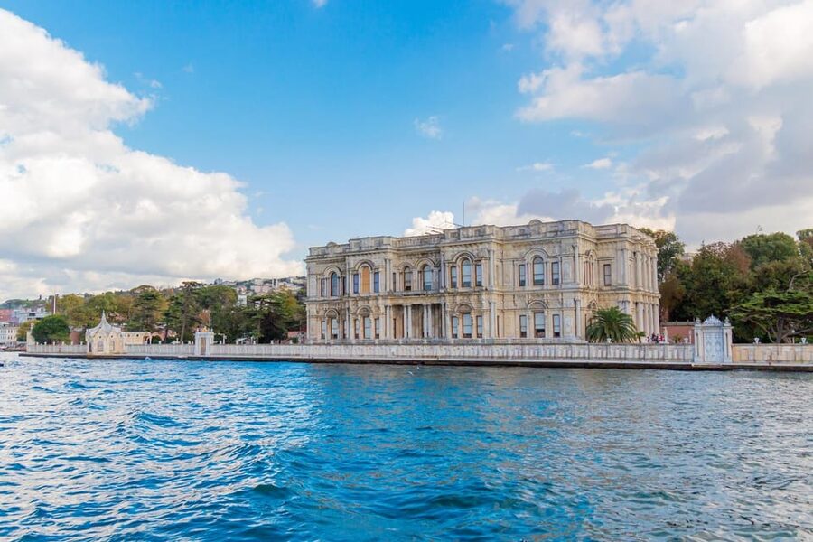 Istanbul: Bosphorus Strait Sightseeing Cruise & Audio Guide - Küçüksu Palace and Beylerbeyi Palace