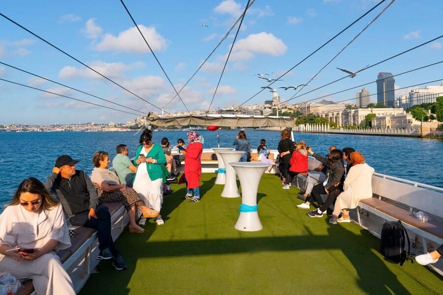 Istanbul: Bosphorus Strait Sightseeing Cruise & Audio Guide - Finding Dentur Avrasya at Kabataş
