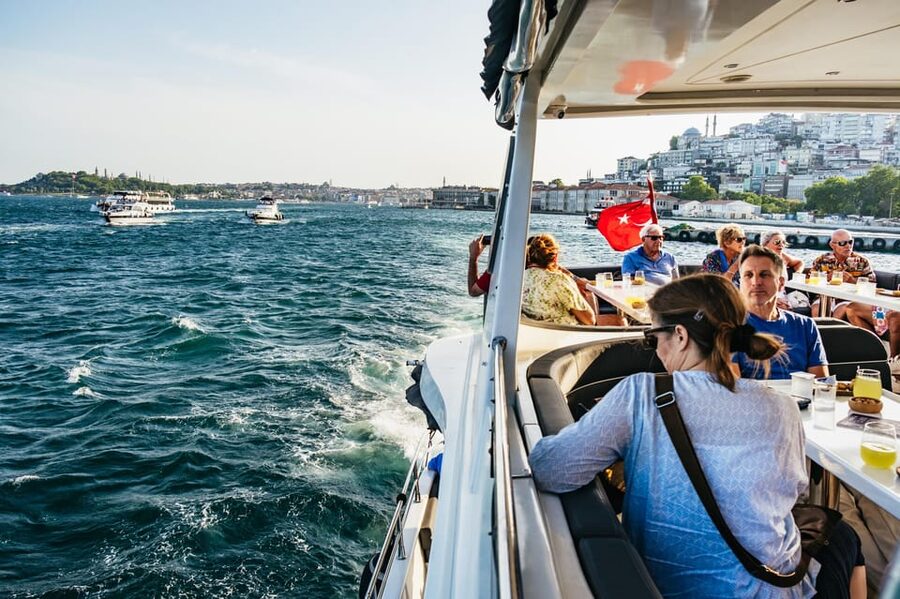 Istanbul: Bosphorus Sunset Cruise on a Luxury Yacht - What you eat and drink during the cruise