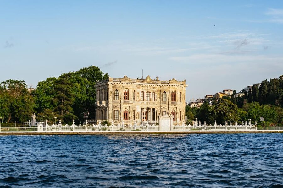 Istanbul: Bosphorus Sunset Cruise on a Luxury Yacht - The European shore: palaces, mosques, and polished waterfront homes