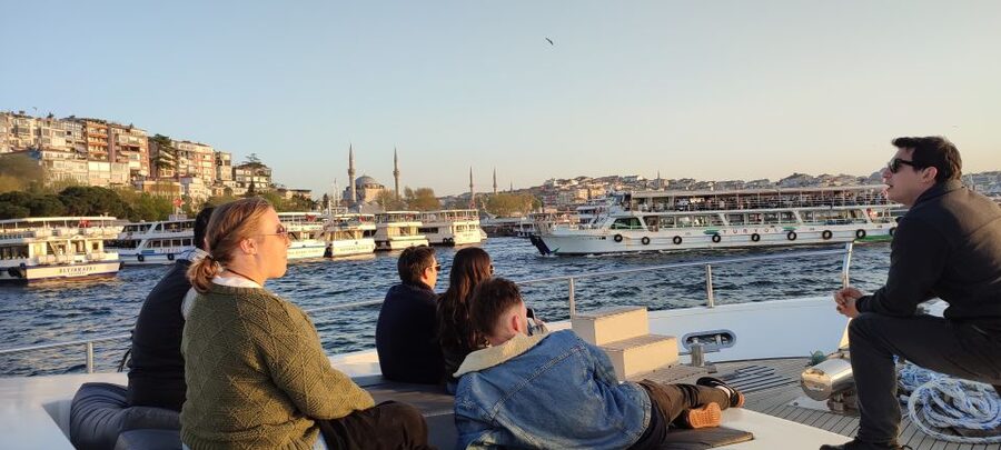 Istanbul: Bosphorus Sunset Cruise on Yacht with Live Guide - Key points to know before you book