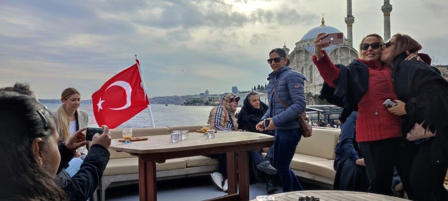 Istanbul: Bosphorus Sunset Cruise on Yacht with Live Guide - Arnavutköy, Bebek, and the European shore