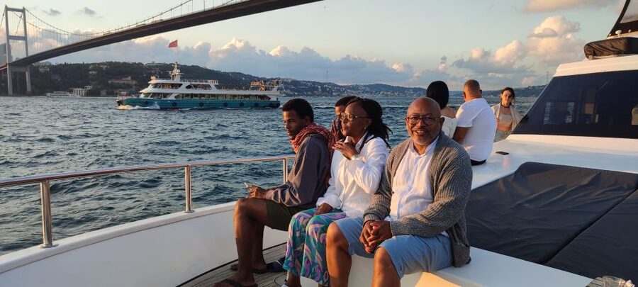 Istanbul: Bosphorus Sunset Cruise on Yacht with Live Guide - Finding the boat at Kabataş