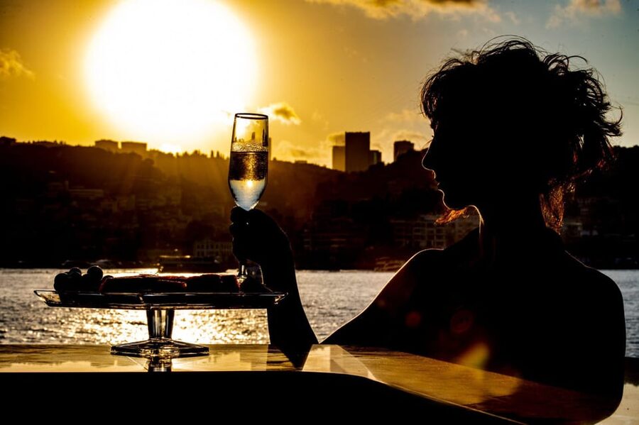Istanbul: Bosphorus Sunset Cruise with Drinks & Snack - Maiden’s Tower, Hagia Sophia, Topkapı, and Galata Tower