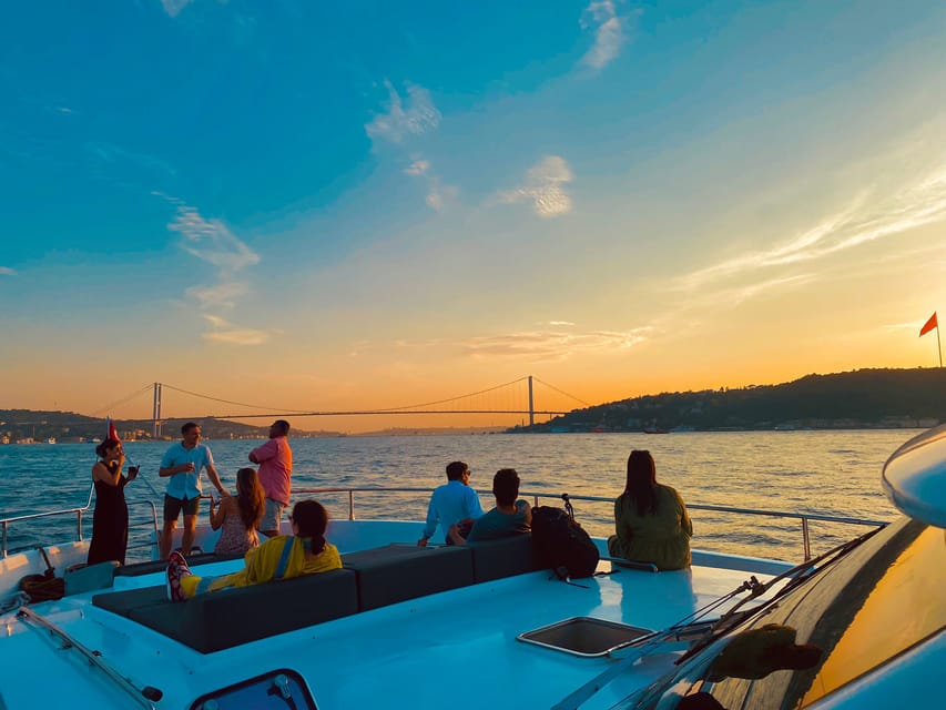 Istanbul: Bosphorus Sunset Yacht Cruise with Live Guide - Maiden’s Tower At Sunset