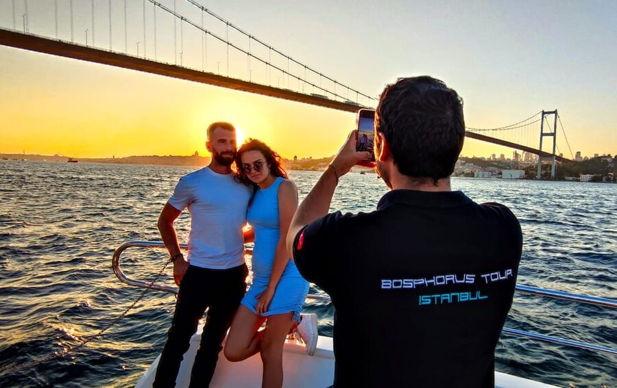 Istanbul: Bosphorus Sunset Yacht Cruise with Live Guide - Boarding Near Kabatas