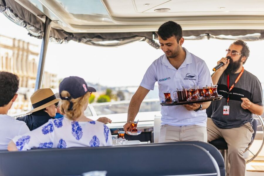 Istanbul: Bosphorus Yacht Cruise with Stopover on Asian Side - Best timing, group size, and comfort
