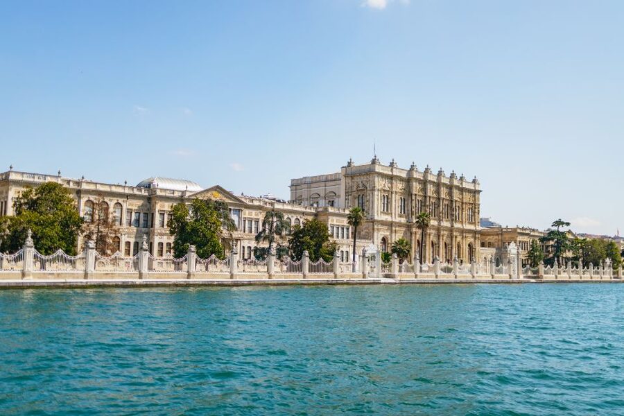 Istanbul: Bosphorus Yacht Cruise with Stopover on Asian Side - Rumeli Fortress and the Fatih Sultan Mehmet Bridge