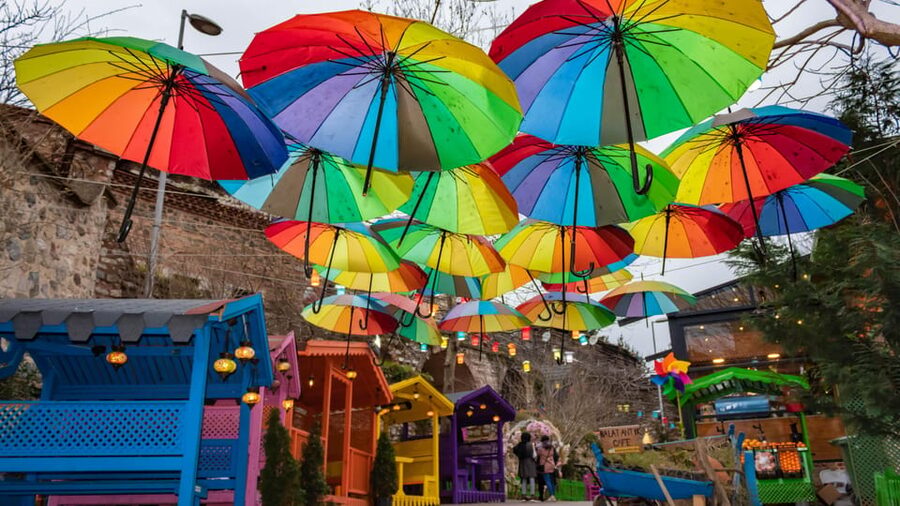 Istanbul: Colorful Fener & Balat Walking Tour w/Expert Guide - Balat’s colorful houses and steep stairways