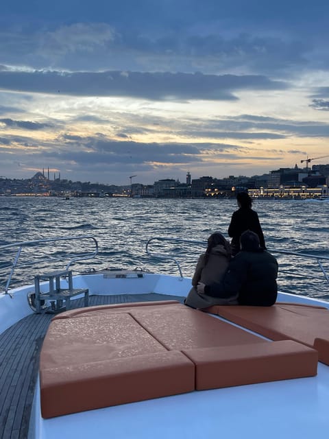 Istanbul: Daytime Bosphorus Yacht Cruise with Fruit & Snacks - Sarayburnu, Eminönü, and the Golden Horn