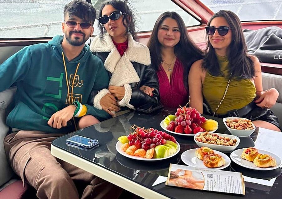 Istanbul: Daytime Bosphorus Yacht Cruise with Fruit & Snacks - Meeting at Karaköy Sahil Parkı