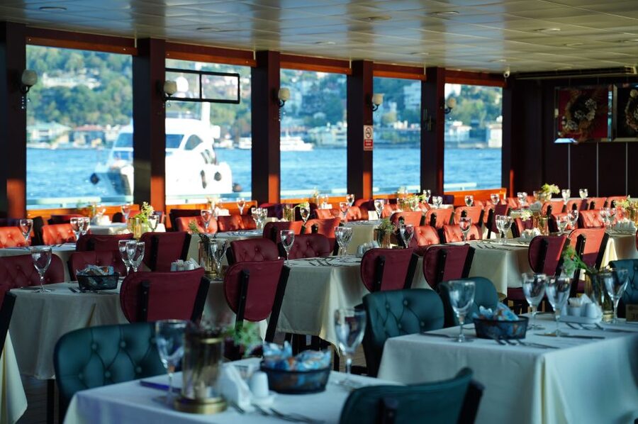 Istanbul: Dinner Cruise and Entertainment with Private Table - Why a Bosphorus dinner cruise works so well at night