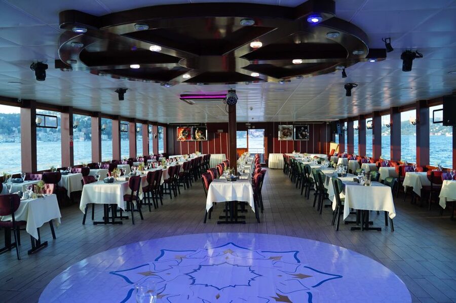Istanbul: Dinner Cruise and Entertainment with Private Table - Anatolian Fortress, Beylerbeyi, and the Asian shore